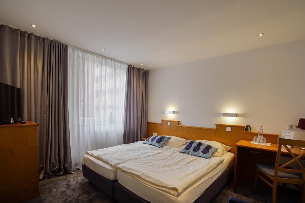 Hotel Maxim Ланґенфельд Номер фото