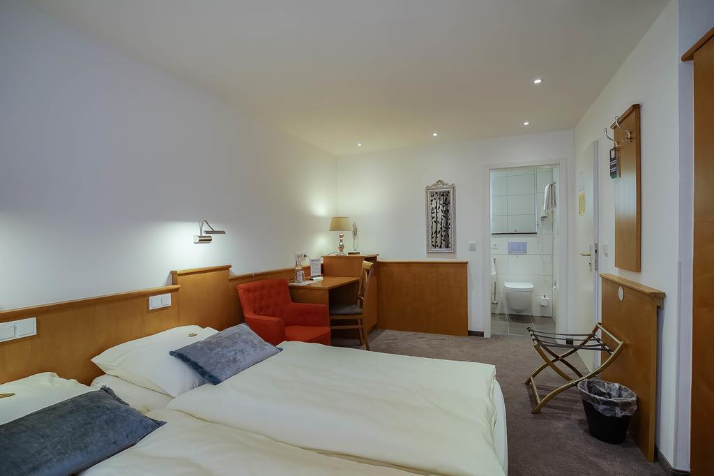 Hotel Maxim Ланґенфельд Номер фото