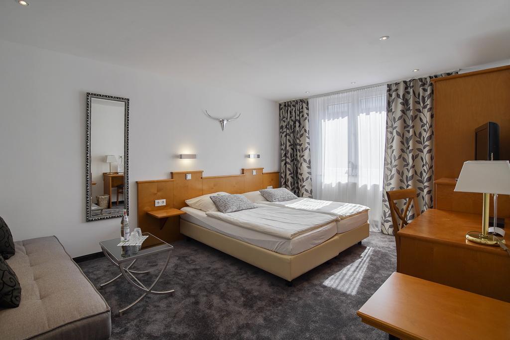 Hotel Maxim Ланґенфельд Номер фото