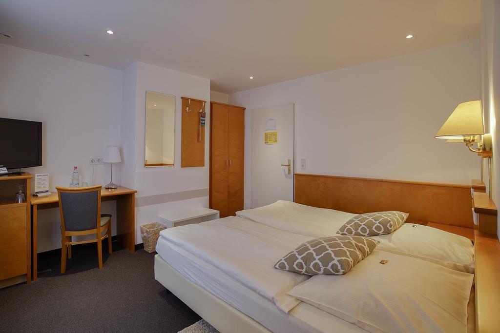 Hotel Maxim Ланґенфельд Номер фото