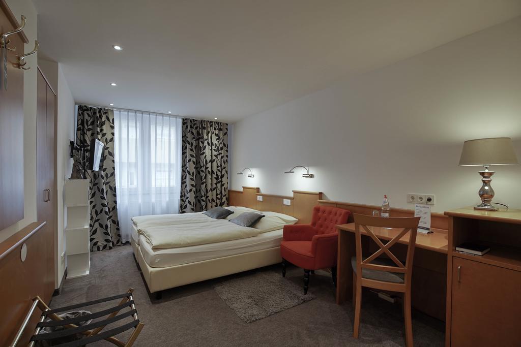 Hotel Maxim Ланґенфельд Номер фото